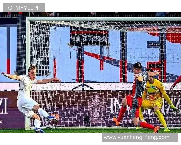 德甲激战曼联逆转国米红牌争议引发全场热议与点评