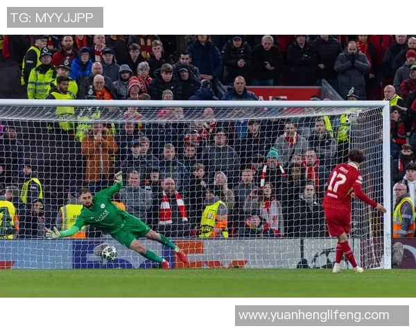 欧冠激情对决巴黎圣日耳曼5-1波尔图争议判罚引发全场热议